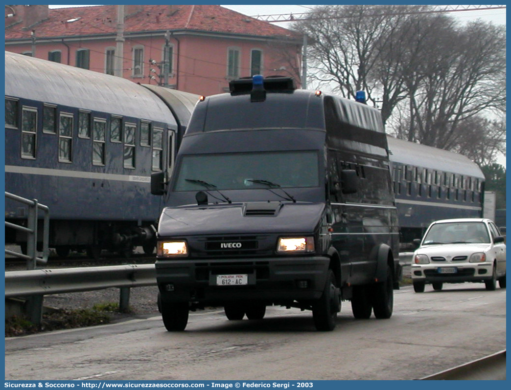 Polizia Penitenziaria 612AC
Polizia Penitenziaria
Iveco Daily 35-12 II serie
Parole chiave: PolPen;Pol.Pen.;AdiC;A.diC.;Agenti;di;Custodia;Polizia;Penitenziaria;Iveco;Daily;35-12;35;12;35.12