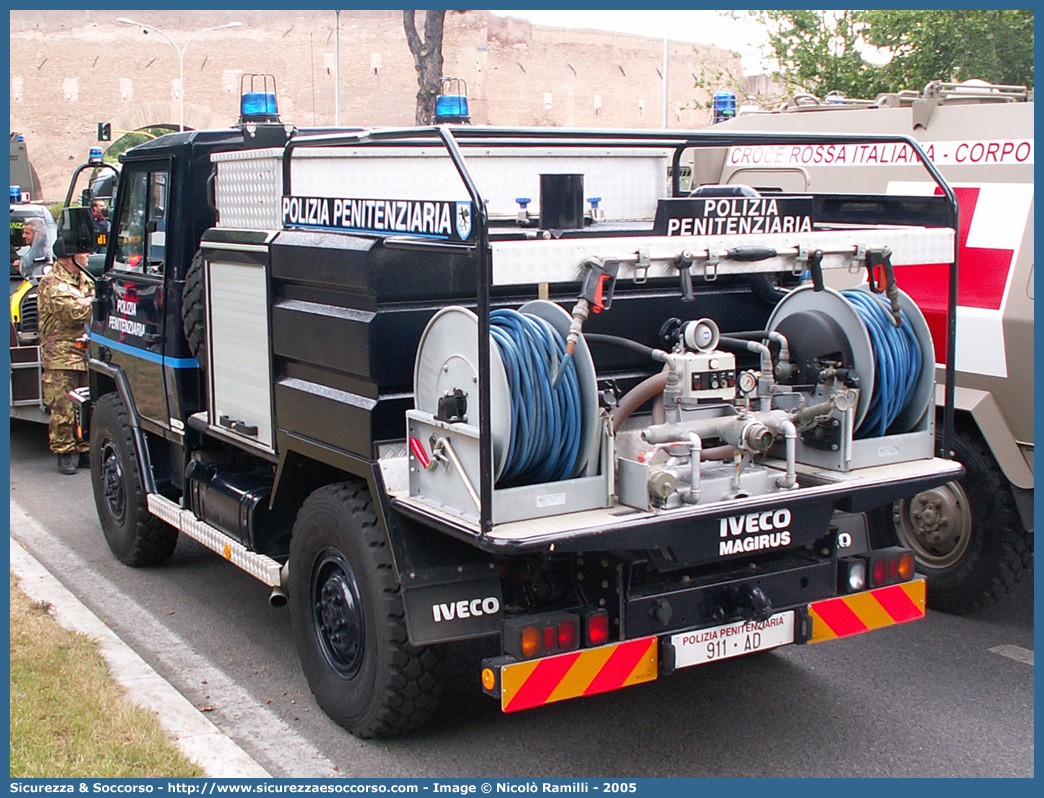 Polizia Penitenziaria 911AD
Polizia Penitenziaria
Nucleo Traduzioni e Piantonamenti
Iveco 40-10WM VM90

Parole chiave: 911AD;Polizia Penitenziaria;Nucleo Traduzioni e Piantonamenti;Iveco 40-10WM VM90