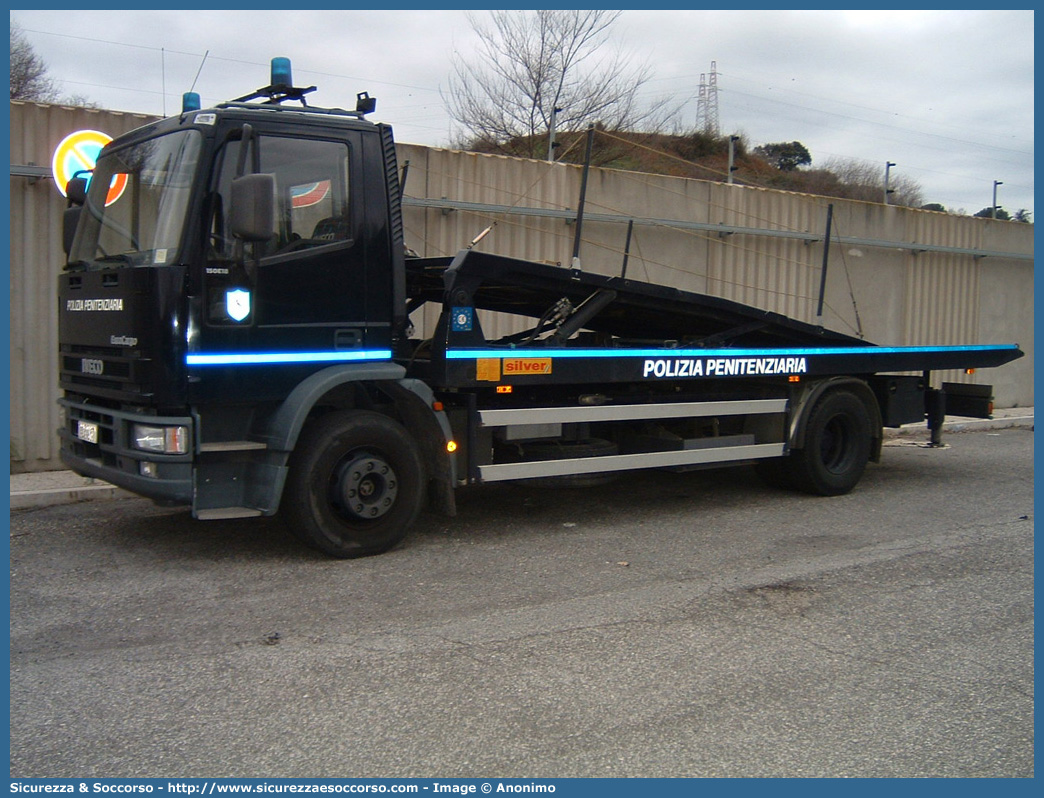 Polizia Penitenziaria 648AB
Polizia Penitenziaria
Nucleo Traduzioni e Piantonamenti
Iveco EuroCargo 150E18 I serie
(variante)
Parole chiave: 648AB;Polizia Penitenziaria;Nucleo Traduzioni e Piantonamenti;Iveco EuroCargo 150E18 I serie