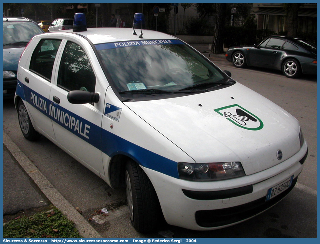 -
Polizia Municipale
Comune di Potenza Picena
Fiat Punto II serie
Parole chiave: Polizia;Locale;Municipale;Potenza Picena;Fiat;Punto