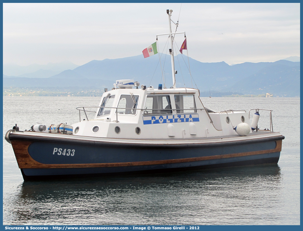 PS 433
Polizia di Stato
Polizia del Mare
Nelson Launch
Parole chiave: PS;P.S.;Pubblica;Sicurezza;Polizia;di;Stato;del;Mare;Nelson;Launch;433