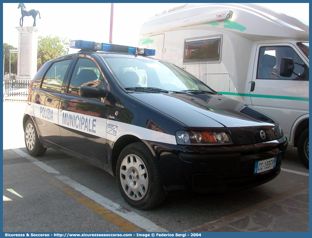 -
Polizia Municipale
Comune di Cavallino Treporti
Fiat Punto II serie
Parole chiave: PL;PM;P.L.;P.M.;Polizia;Locale;Municipale;Cavallino;Treporti;Fiat;Punto