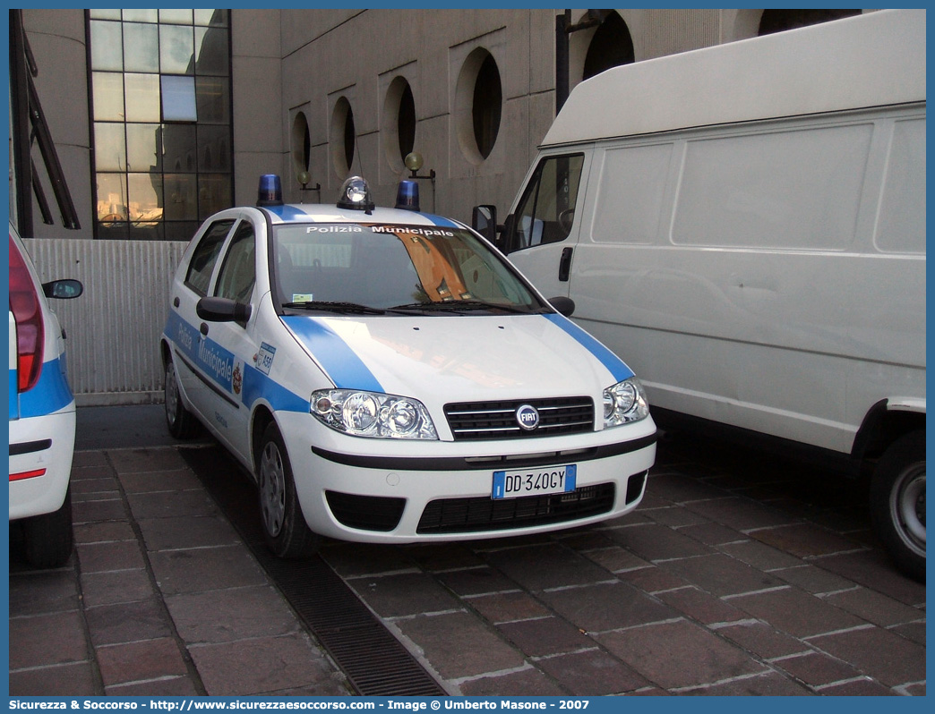 -
Polizia Municipale
Comune di Genova
Fiat Punto III serie
Parole chiave: Polizia;Locale;Municipale;Genova;Fiat;Punto