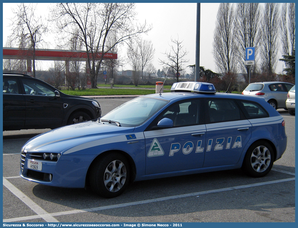 Polizia H1969
Polizia di Stato
Polizia Stradale
Autostrada Torino Ivrea
Valle d'Aosta S.p.A.
Alfa Romeo 159 Sportwagon
Parole chiave: H1969;Polizia di Stato;Polizia Stradale;A.T.I.V.A.;Autostrada Torino Ivrea Valle d'Aosta;Alfa Romeo;159 Sportwagon