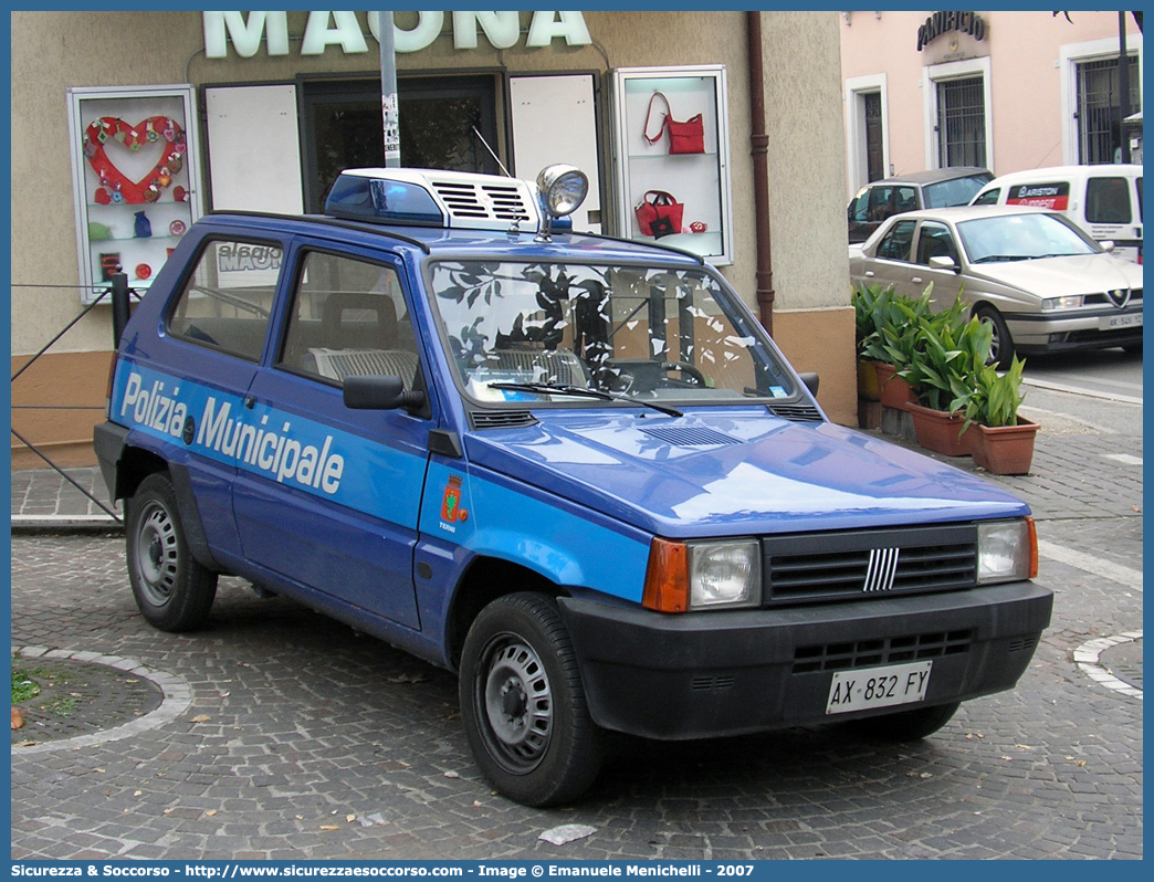 -
Polizia Municipale
Comune di Terni
Fiat Panda II serie
Parole chiave: Polizia;Locale;Municipale;Terni;Fiat;Panda