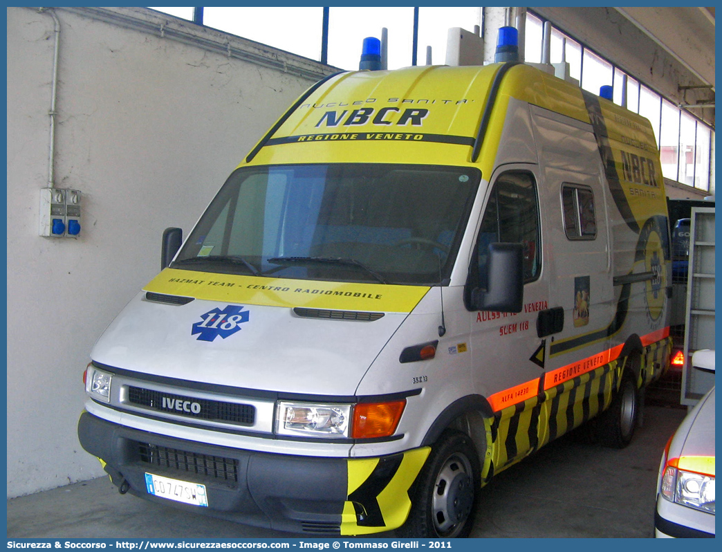 ALFA 30
118 Venezia - Mestre
Azienda ULSS 3 - Serenissima
Iveco Daily 35C13 III serie
Parole chiave: 118;SUEM;S.U.E.M.;Venezia;Mestre;Emergenza;Iveco;Daily;35C13;NBCR;N.B.C.R.;USIM;U.S.I.M.;Unità;Supporto;Incidente;Maggiore