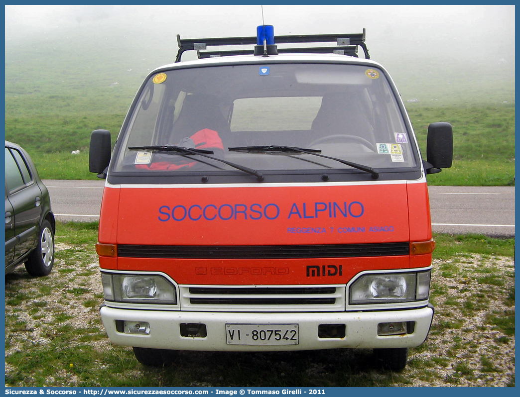 -
Corpo Nazionale
Soccorso Alpino e Speleologico
Delegazione Alpina
XI Prealpi Venete
Stazione di Asiago
Bedford Midi
Parole chiave: CNSAS;C.N.S.A.S.;Corpo;Nazionale;Soccorso;Alpino;Speleologico;Veneto;SASV;S.A.S.V.;Asiago;Bedford;Midi