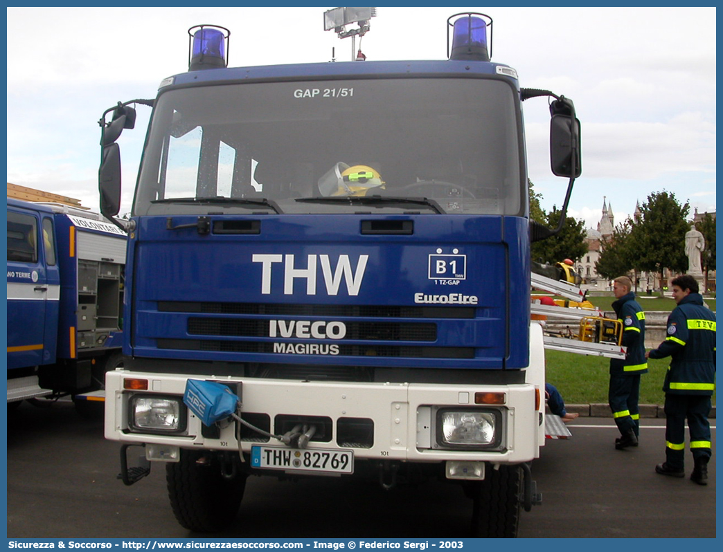 THW 82769
Bundesrepublik Deutschland
Technisches Hilfswerk
Iveco Magirus EuroFire 135E24 I generation
Parole chiave: THW;Technisches;Hilfswerk;Iveco;Magirus;EuroFire;135E24;82769