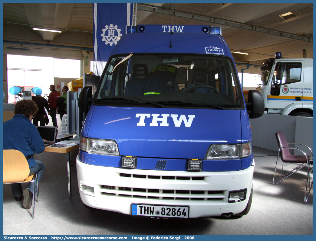 THW 82864
Bundesrepublik Deutschland
Technisches Hilfswerk
Fiat Ducato II generation
Parole chiave: THW;Technisches Hilfswerk;Fiat;Ducato;82864