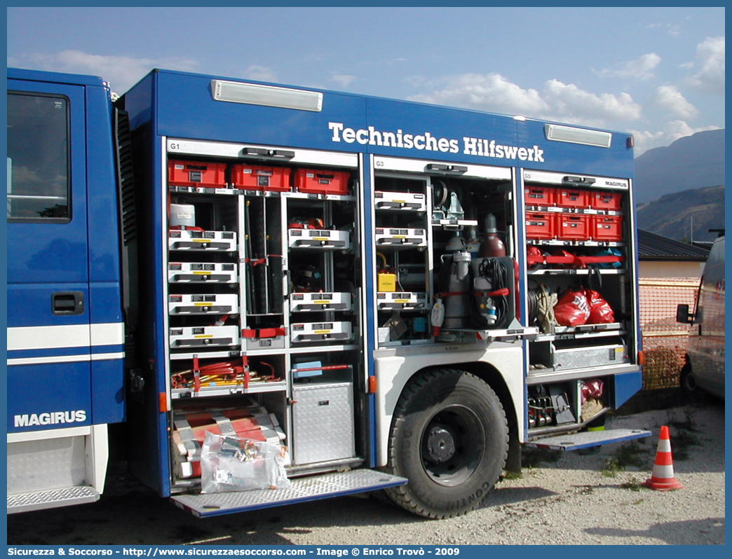 THW 91673
Bundesrepublik Deutschland
Technisches Hilfswerk
Iveco Magirus EuroFire 140E24 I generation
Parole chiave: THW;Technisches;Hilfswerk;Iveco;Magirus;EuroFire;140E24;91673