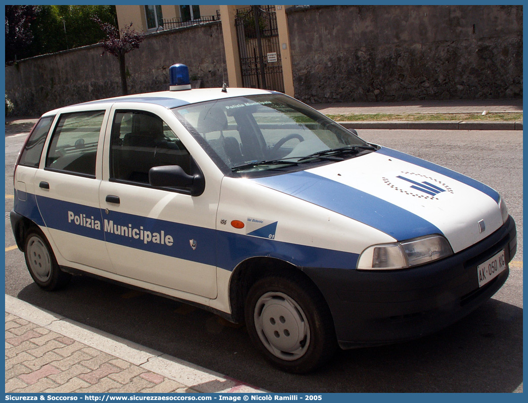 -
Polizia Municipale
Servizio Associato Val Bidente
Fiat Punto I serie
Parole chiave: Polizia;Locale;Municipale;Val Bidente;Valbidente;Civitella di Romagna;Galeata;Santa Sofia;Fiat;Punto