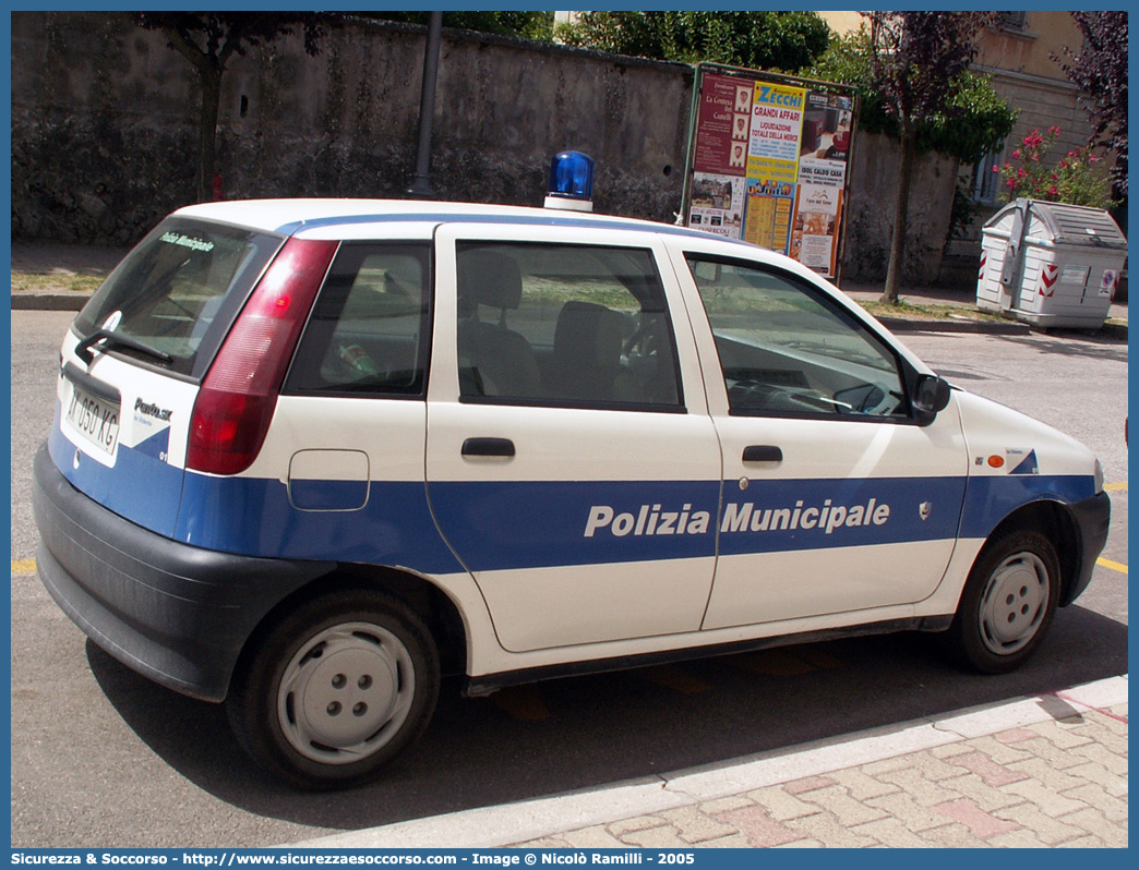 -
Polizia Municipale
Servizio Associato Val Bidente
Fiat Punto I serie
Parole chiave: Polizia;Locale;Municipale;Val Bidente;Valbidente;Civitella di Romagna;Galeata;Santa Sofia;Fiat;Punto