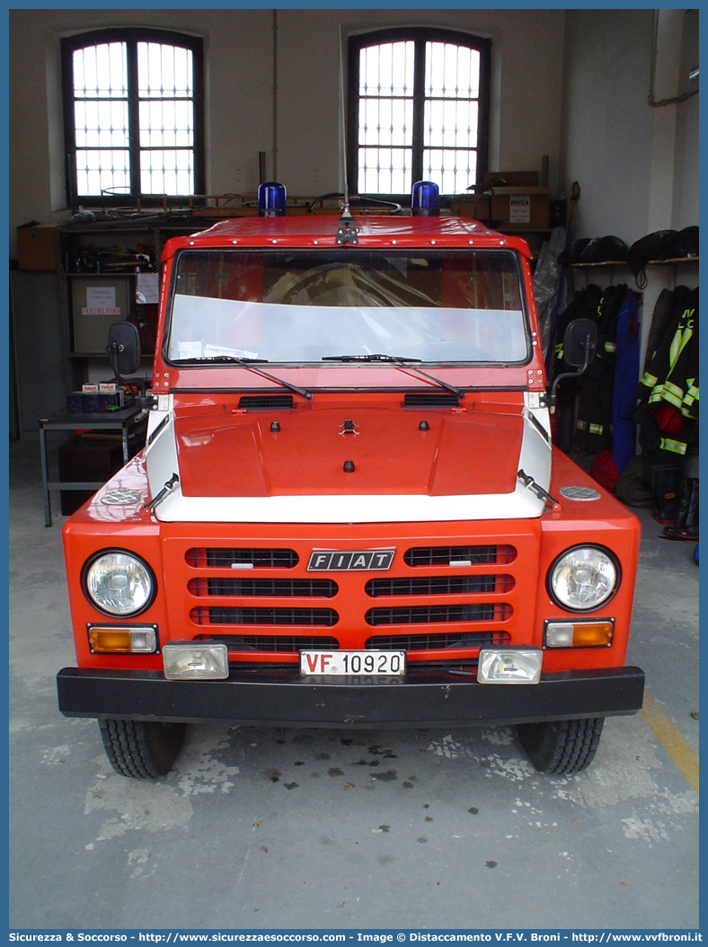 VF 10920
Corpo Nazionale Vigili del Fuoco
Fiat Nuova Campagnola
Parole chiave: VF;VVF;V.F.;V.V.F.;Corpo;Nazionale;Vigili del Fuoco;Vigili;Fuoco;Fiat;Campagnola;1107