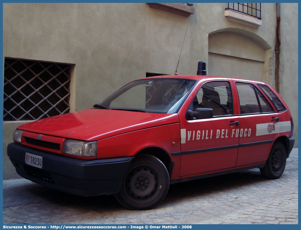 VF 18230
Corpo Nazionale Vigili del Fuoco
Fiat Tipo II serie
Parole chiave: VF;VVF;V.F.;V.V.F.;Corpo;Nazionale;Vigili del Fuoco;Vigili;Fuoco;Fiat;Tipo;18230