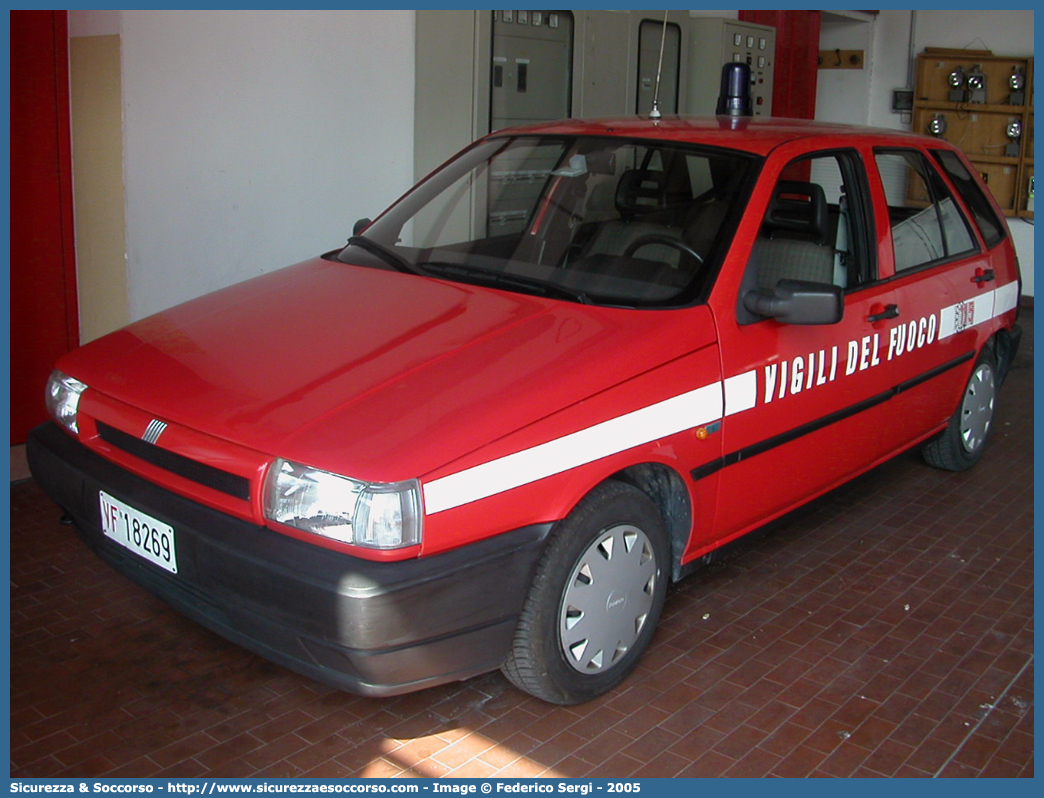 VF 18269
Corpo Nazionale Vigili del Fuoco
Fiat Tipo II serie
Parole chiave: VF;VVF;V.F.;V.V.F.;Corpo;Nazionale;Vigili del Fuoco;Vigili;Fuoco;Fiat;Tipo;18269