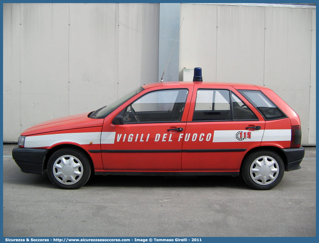 VF 18318
Corpo Nazionale Vigili del Fuoco
Fiat Tipo II serie
Parole chiave: VF;VVF;V.F.;V.V.F.;Corpo;Nazionale;Vigili del Fuoco;Vigili;Fuoco;Fiat;Tipo;18318