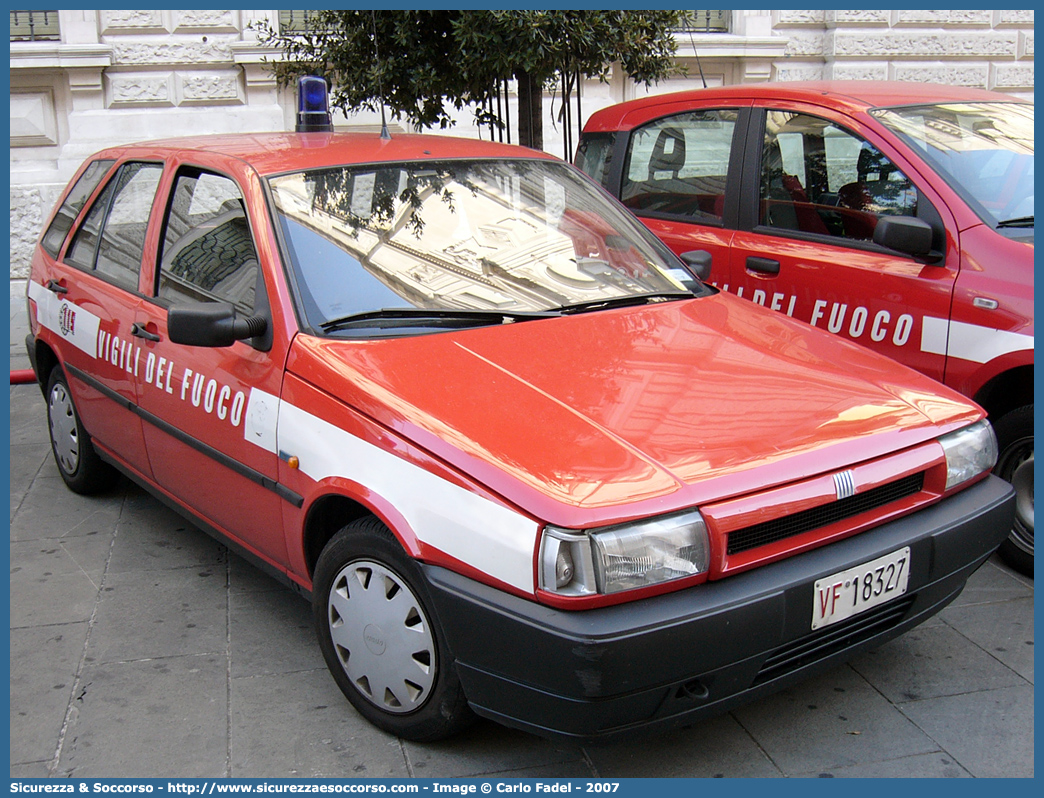 VF 18327
Corpo Nazionale Vigili del Fuoco
Fiat Tipo II serie
Parole chiave: VF;VVF;V.F.;V.V.F.;Corpo;Nazionale;Vigili del Fuoco;Vigili;Fuoco;Fiat;Tipo;18327