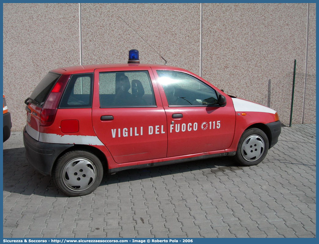 VF 18734
Corpo Nazionale Vigili del Fuoco
Fiat Punto I serie
Parole chiave: VF;VVF;V.F.;V.V.F.;Corpo;Nazionale;Vigili del Fuoco;Vigili;Fuoco;Fiat;Punto