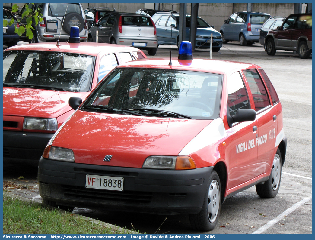 VF 18838
Corpo Nazionale Vigili del Fuoco
Fiat Punto I serie
Parole chiave: VF;VVF;V.F.;V.V.F.;Corpo;Nazionale;Vigili del Fuoco;Vigili;Fuoco;Fiat;Punto