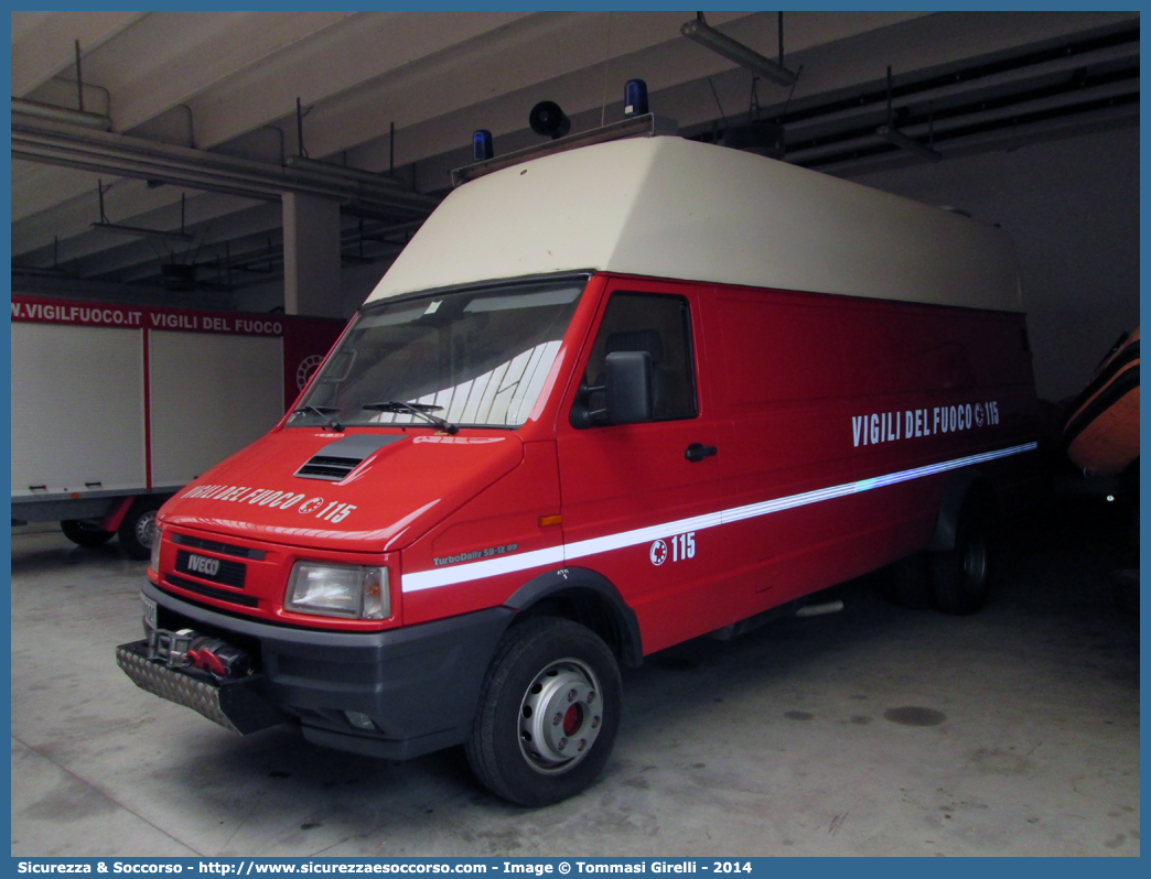 VF 19021
Corpo Nazionale Vigili del Fuoco
Nucleo Soccorso Subacqueo e Acquatico
Iveco Daily 59-12 II serie
Parole chiave: VVF;V.V.F.;Corpo;Nazionale;Vigili;del;Fuoco;Iveco;Daily;59-12;59.12;NSSA;N.S.S.A.;Soccorso;Subacqueo;Acquatico;Sommozzatori;Subacquei