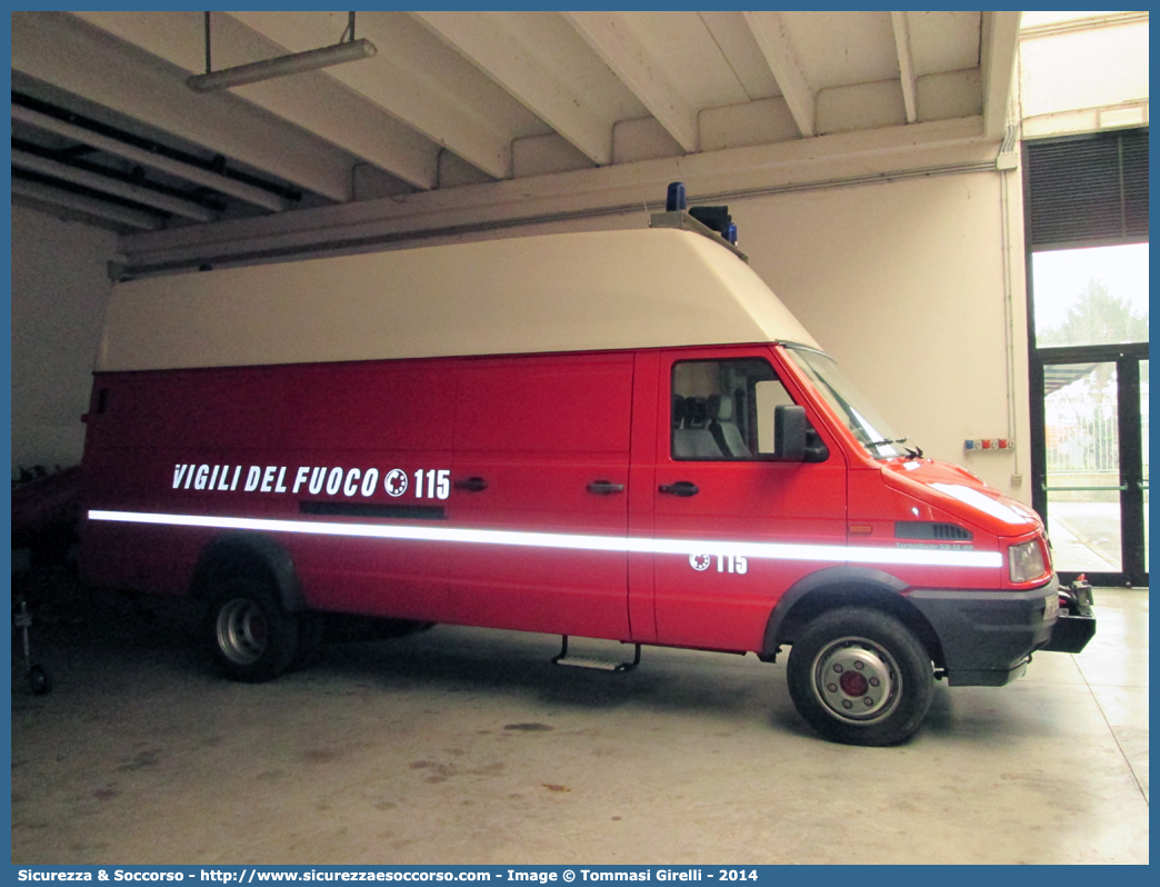 VF 19021
Corpo Nazionale Vigili del Fuoco
Nucleo Soccorso Subacqueo e Acquatico
Iveco Daily 59-12 II serie
Parole chiave: VVF;V.V.F.;Corpo;Nazionale;Vigili;del;Fuoco;Iveco;Daily;59-12;59.12;NSSA;N.S.S.A.;Soccorso;Subacqueo;Acquatico;Sommozzatori;Subacquei