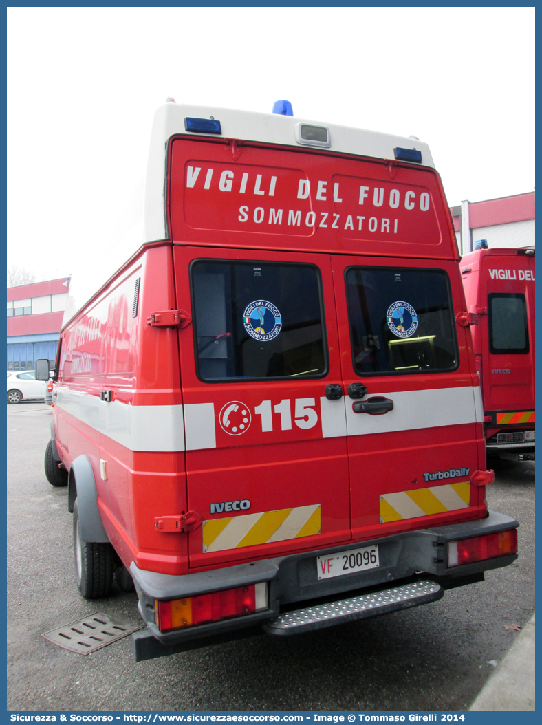 VF 20096
Corpo Nazionale Vigili del Fuoco
Nucleo Soccorso Subacqueo e Acquatico
Iveco Daily 59-12 II serie
Parole chiave: VVF;V.V.F.;Corpo;Nazionale;Vigili;del;Fuoco;Iveco;Daily;59-12;59.12;NSSA;N.S.S.A.;Soccorso;Subacqueo;Acquatico;Sommozzatori;Subacquei