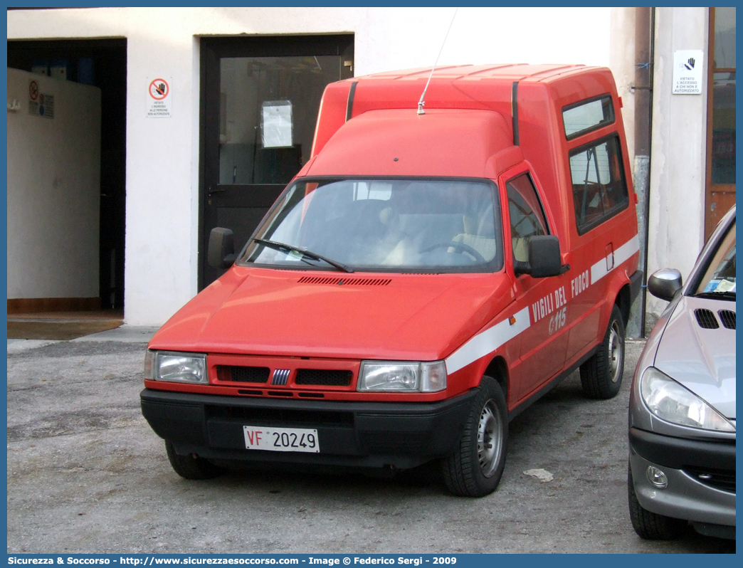 VF 20249
Corpo Nazionale Vigili del Fuoco
Fiat Fiorino II serie
Parole chiave: VVF;V.V.F.;Corpo;Nazionale;Vigili;del;Fuoco;Fiat;Fiorino