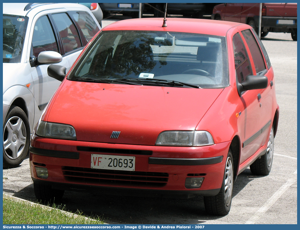 VF 20693
Corpo Nazionale Vigili del Fuoco
Fiat Punto I serie
Parole chiave: VF;VVF;V.F.;V.V.F.;Corpo;Nazionale;Vigili del Fuoco;Vigili;Fuoco;Fiat;Punto