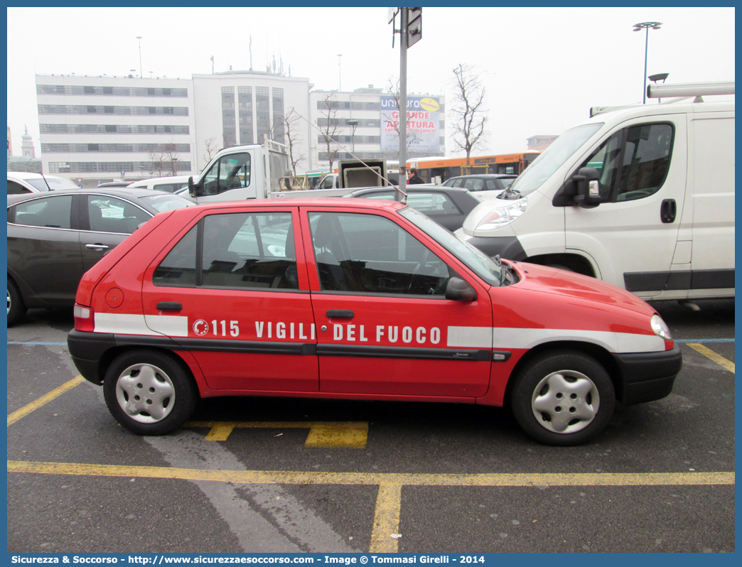 VF 21370
Corpo Nazionale Vigili del Fuoco
Citroen Saxo II serie
Parole chiave: VF;VVF;V.F.;V.V.F.;Corpo;Nazionale;Vigili del Fuoco;Vigili;Fuoco;Citroen;Saxo