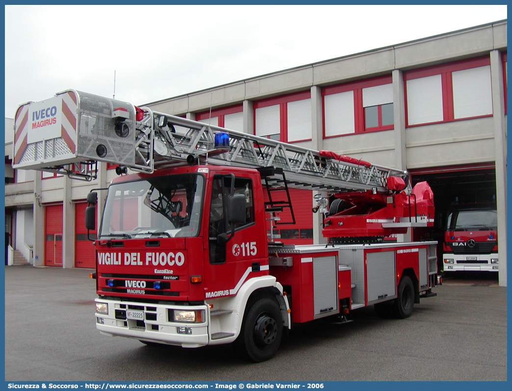 VF 22225
Corpo Nazionale Vigili del Fuoco
Iveco 150E28 EuroFire I serie
Allestitore Magirus
Parole chiave: VVF;V.V.F.;Corpo;Nazionale;Vigili;del;Fuoco;AutoScala;AS;Iveco;150E28;EuroFire;Magirus