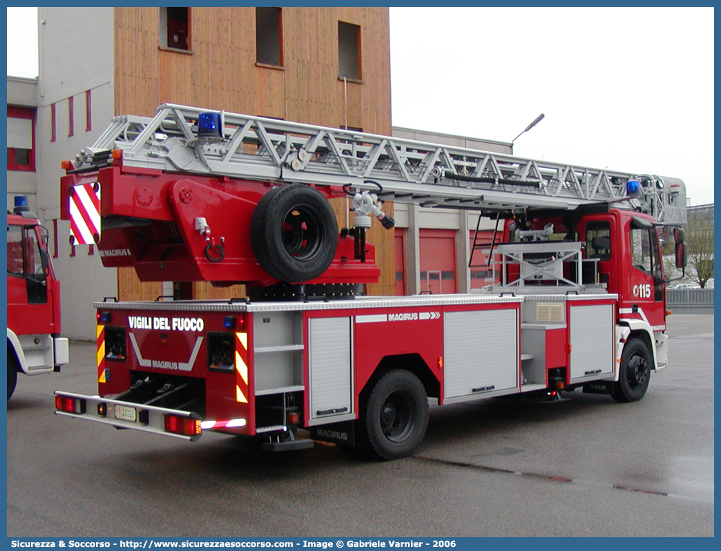 VF 22225
Corpo Nazionale Vigili del Fuoco
Iveco 150E28 EuroFire I serie
Allestitore Magirus
Parole chiave: VVF;V.V.F.;Corpo;Nazionale;Vigili;del;Fuoco;AutoScala;AS;Iveco;150E28;EuroFire;Magirus