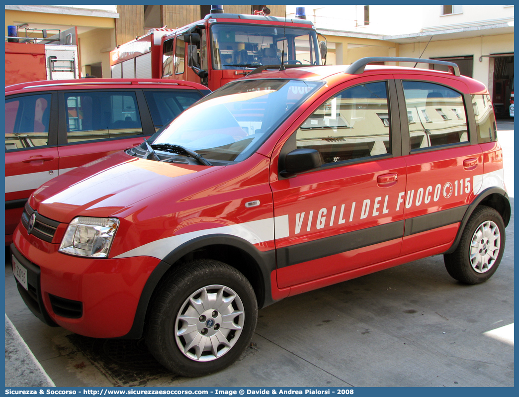 VF 23795
Corpo Nazionale Vigili del Fuoco
Fiat Nuova Panda 4x4 I serie
Parole chiave: VVF;V.V.F.;Corpo;Nazionale;Vigili;del;Fuoco;Fiat;Nuova;Panda;4x4