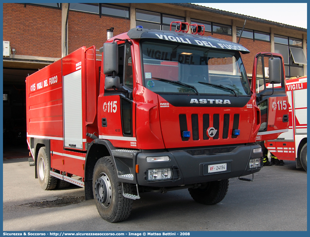 VF 24194
Corpo Nazionale Vigili del Fuoco
Astra HD8 42.32 
Allestitore Iveco Magirus
Parole chiave: Corpo;Nazionale;Vigili del Fuoco;Vigili;Fuoco;ABP;A.B.P.;AutoBottePompa;AutoBotte;Astra;HD8;42.32;Magirus;24194