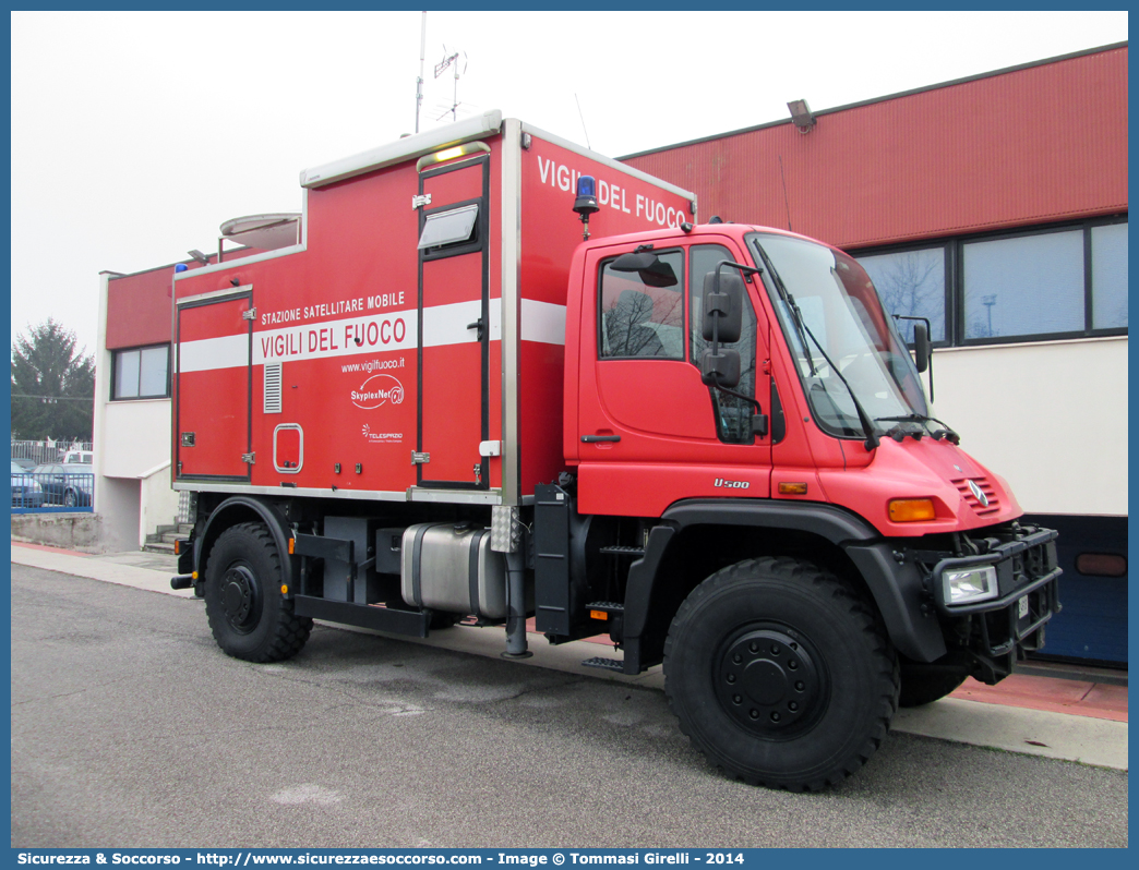 VF 24613
Corpo Nazionale Vigili del Fuoco
Nucleo Telecomunicazioni Radio
Mercedes Benz Unimog U500
Parole chiave: VF;VVF;V.F.;V.V.F.;Corpo;Nazionale;Vigili del Fuoco;Vigili;Fuoco;Mercedes Benz;Unimog;U500;U 500;Telecomunicazioni;Tele Comunicazioni;Radio