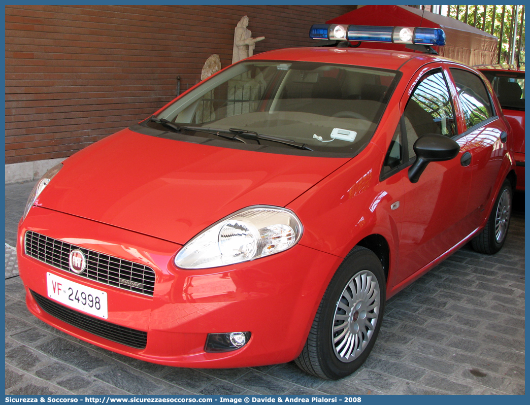 VF 24998
Corpo Nazionale Vigili del Fuoco
Fiat Grande Punto
Parole chiave: VVF;V.V.F.;Corpo;Nazionale;Vigili;del;Fuoco;Fiat;Grande;Punto