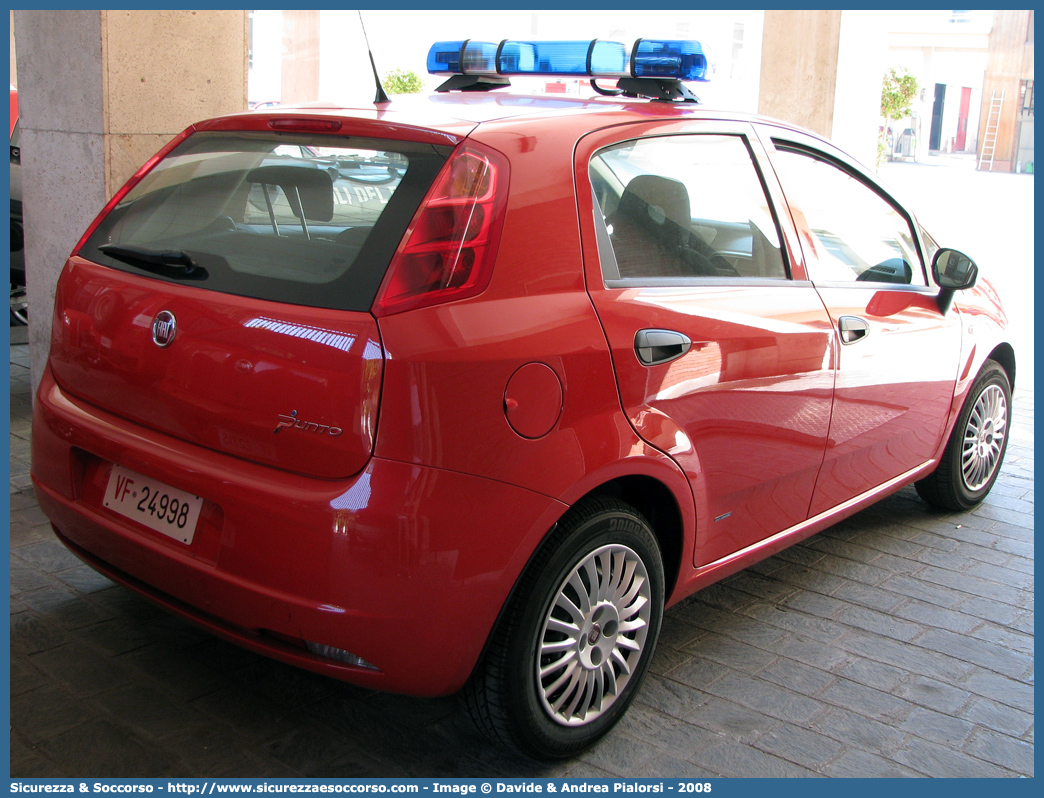 VF 24998
Corpo Nazionale Vigili del Fuoco
Fiat Grande Punto
Parole chiave: VVF;V.V.F.;Corpo;Nazionale;Vigili;del;Fuoco;Fiat;Grande;Punto