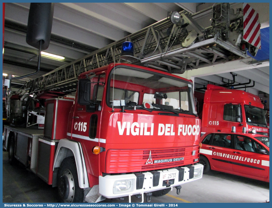 VF 25733
Corpo Nazionale Vigili del Fuoco
Iveco 192D13F
Allestitore Magirus Deutz
Ricondizionata Fortini S.r.l.
Parole chiave: VVF;V.V.F.;Corpo;Nazionale;Vigili;del;Fuoco;AutoScala;AS;Iveco;192D13F;Magirus;Deutz;Fortini