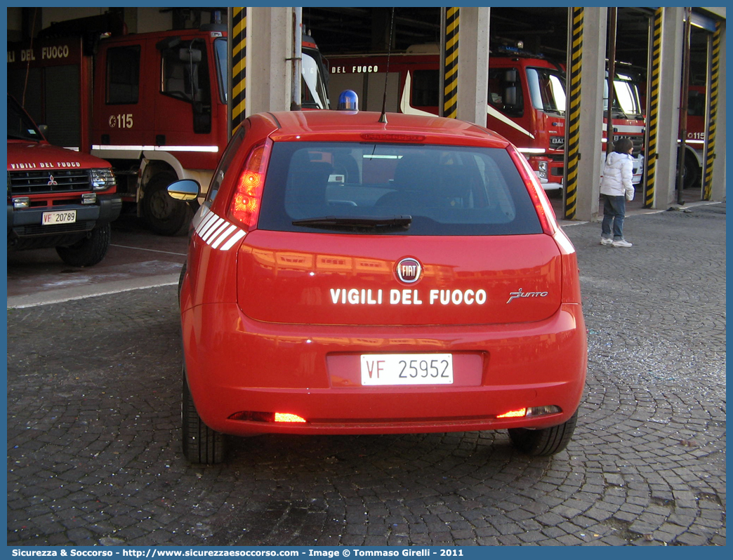 VF 25952
Corpo Nazionale Vigili del Fuoco
Fiat Grande Punto
Parole chiave: VVF;V.V.F.;Corpo;Nazionale;Vigili;del;Fuoco;Fiat;Grande;Punto