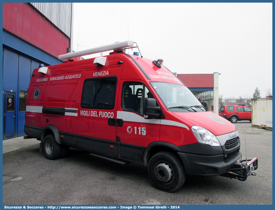 VF 26856
Corpo Nazionale Vigili del Fuoco
Nucleo Soccorso Subacqueo e Acquatico
Iveco Daily 65C18 V serie
Allestitore Elevox S.r.l.
Parole chiave: VVF;V.V.F.;Corpo;Nazionale;Vigili;del;Fuoco;Iveco;Daily;65C18;65 C 18;NSSA;N.S.S.A.;Soccorso;Subacqueo;Acquatico;Sommozzatori;Subacquei;Elevox