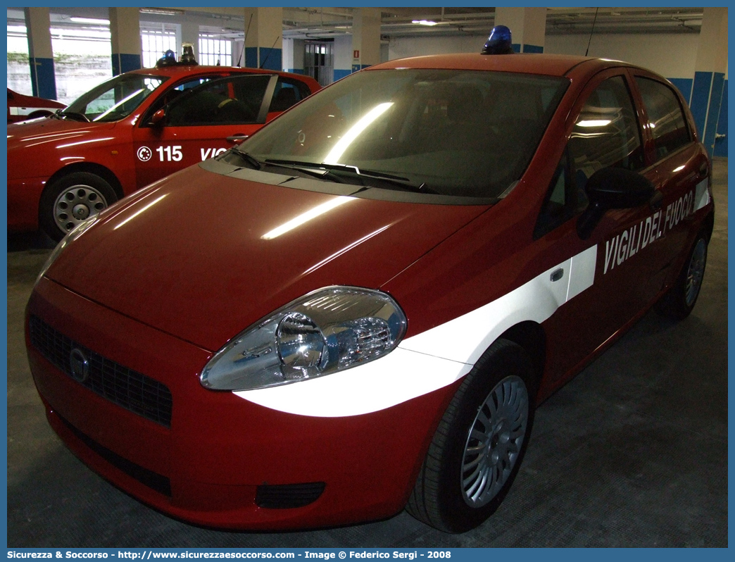 VF 24673
Corpo Nazionale Vigili del Fuoco
Fiat Grande Punto
Parole chiave: VVF;V.V.F.;Corpo;Nazionale;Vigili;del;Fuoco;Fiat;Grande;Punto