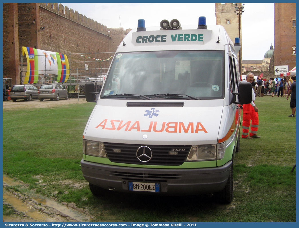 25
Croce Verde Verona
Mercedes Benz Sprinter I serie
Sezione di Villafranca 
Parole chiave: Croce Verde;CV;C.V.;Verona;Pubblica;Assistenza;Ambulanza;Mercedes Benz;Sprinter;25;villafranca