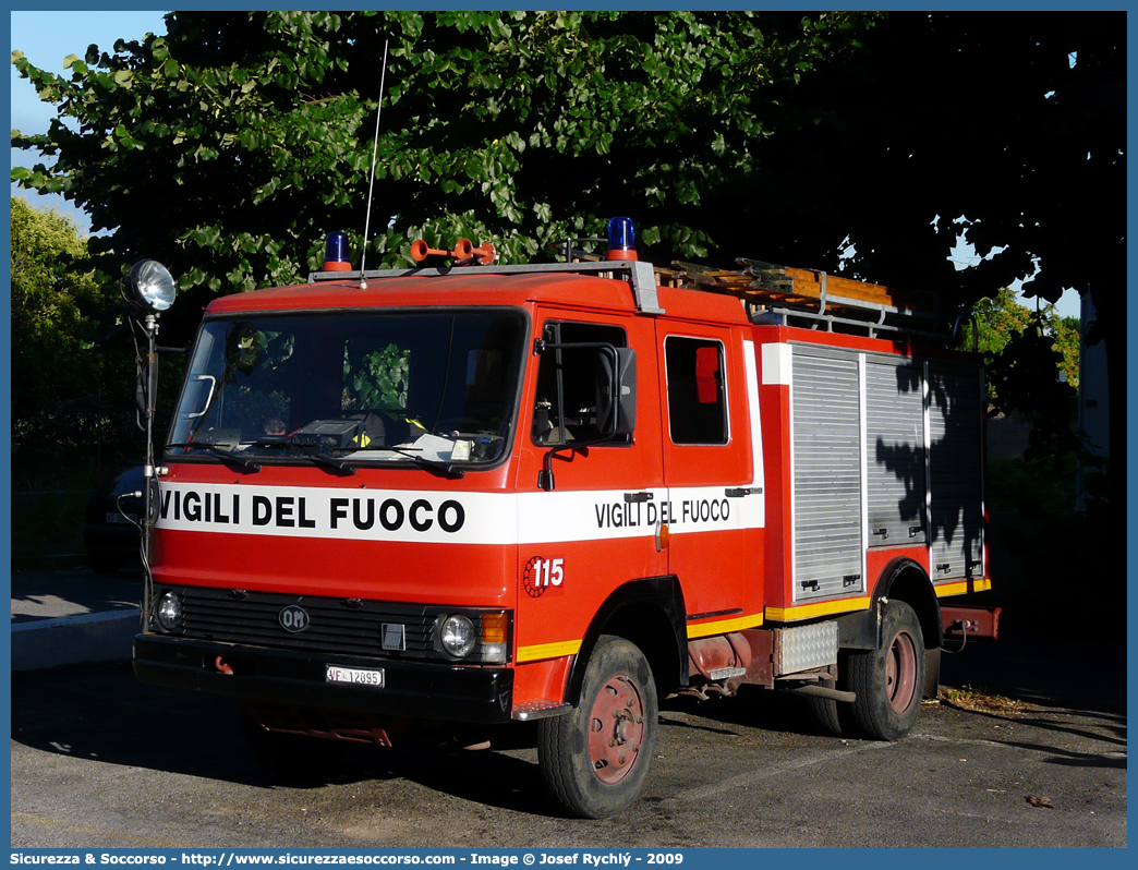 VF 12895
Corpo Nazionale Vigili del Fuoco
Fiat Iveco OM 79-13
Allestitore Baribbi S.p.A.
Parole chiave: VVF;V.V.F.;Corpo;Nazionale;Vigili;del;Fuoco;AutoPompaSerbatoio;APS;AutoPompa;Fiat;Iveco;OM;79-13;79;13;79.13;Baribbi