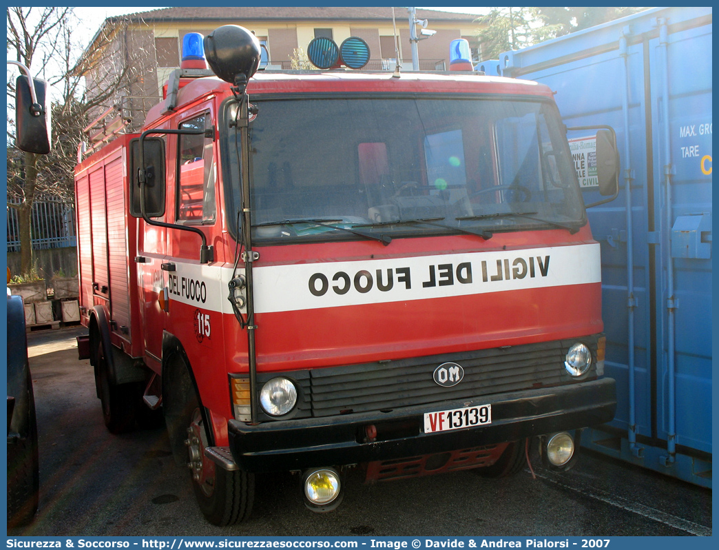 VF 13139
Corpo Nazionale Vigili del Fuoco
Fiat Iveco OM 79-13
Allestitore Baribbi S.p.A.
Parole chiave: VVF;V.V.F.;Corpo;Nazionale;Vigili;del;Fuoco;AutoPompaSerbatoio;APS;AutoPompa;Fiat;Iveco;OM;79-13;79;13;79.13;Baribbi