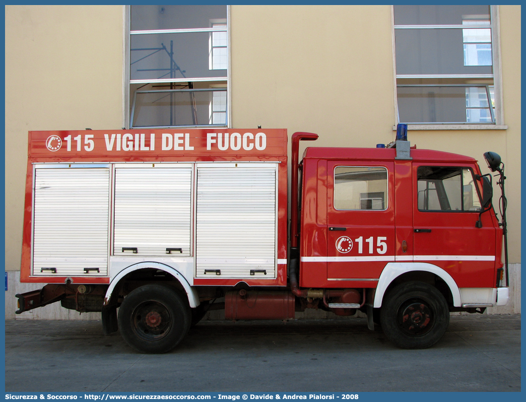 VF 13517
Corpo Nazionale Vigili del Fuoco
Fiat Iveco OM 79-13
Allestitore Baribbi S.p.A.
Parole chiave: VVF;V.V.F.;Corpo;Nazionale;Vigili;del;Fuoco;AutoPompaSerbatoio;APS;AutoPompa;Fiat;Iveco;OM;79-13;79;13;79.13;Baribbi