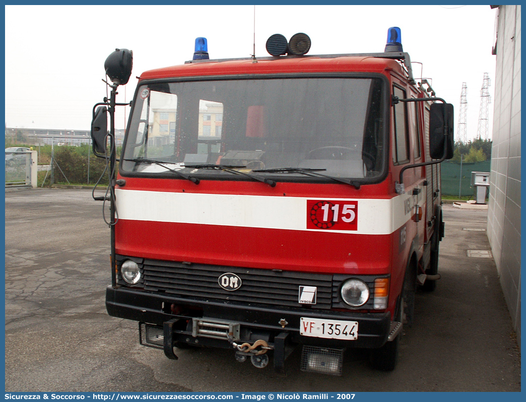 VF 13544
Corpo Nazionale Vigili del Fuoco
Fiat Iveco OM 79-13
Allestitore Baribbi S.p.A.
Parole chiave: VVF;V.V.F.;Corpo;Nazionale;Vigili;del;Fuoco;AutoPompaSerbatoio;APS;AutoPompa;Fiat;Iveco;OM;79-13;79;13;79.13;Baribbi