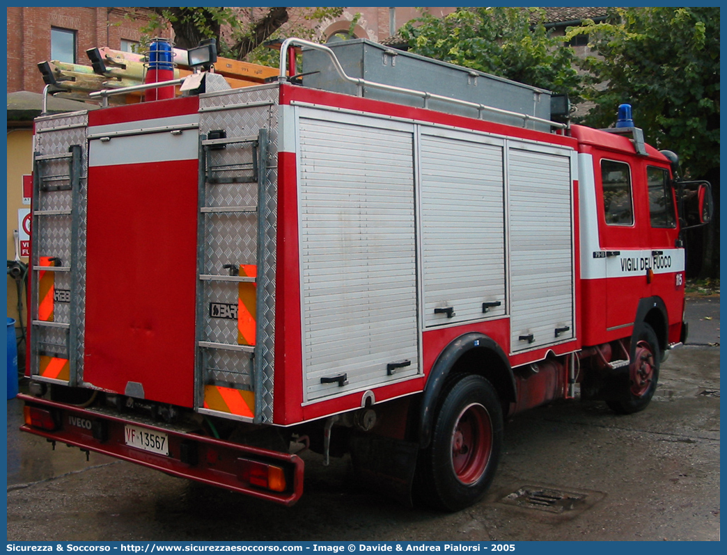 VF 13567
Corpo Nazionale Vigili del Fuoco
Fiat Iveco OM 79-13
Allestitore Baribbi S.p.A.
Parole chiave: VVF;V.V.F.;Corpo;Nazionale;Vigili;del;Fuoco;AutoPompaSerbatoio;APS;AutoPompa;Fiat;Iveco;OM;79-13;79;13;79.13;Baribbi