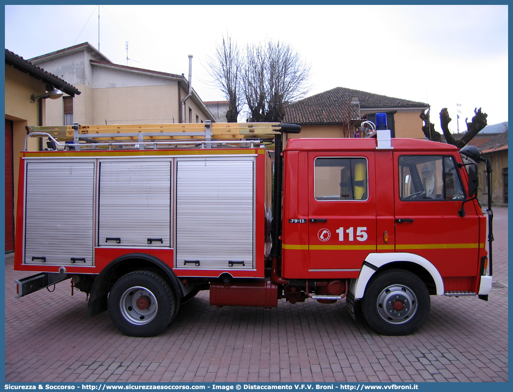 VF 14250
Corpo Nazionale Vigili del Fuoco
Fiat Iveco OM 79-13
Allestitore Baribbi S.p.A.
(variante)
Parole chiave: VVF;V.V.F.;Corpo;Nazionale;Vigili;del;Fuoco;AutoPompaSerbatoio;APS;AutoPompa;Fiat;Iveco;OM;79-13;79;13;79.13;Baribbi