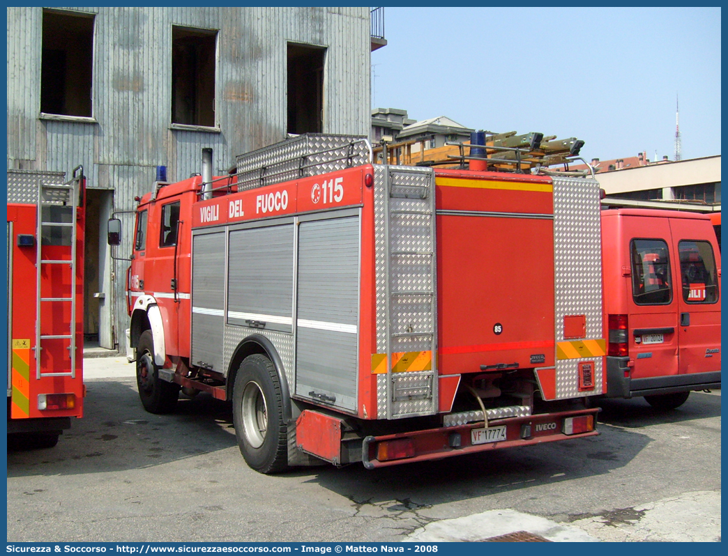 VF 17774
Corpo Nazionale Vigili del Fuoco
Iveco 190-26 TurboTech
Allestitore Iveco Magirus
(variante)
Parole chiave: VVF;V.V.F.;Corpo;Nazionale;Vigili;del;Fuoco;AutoPompaSerbatoio;APS;AutoPompa;Iveco;190-26;TurboTech;VF;17786