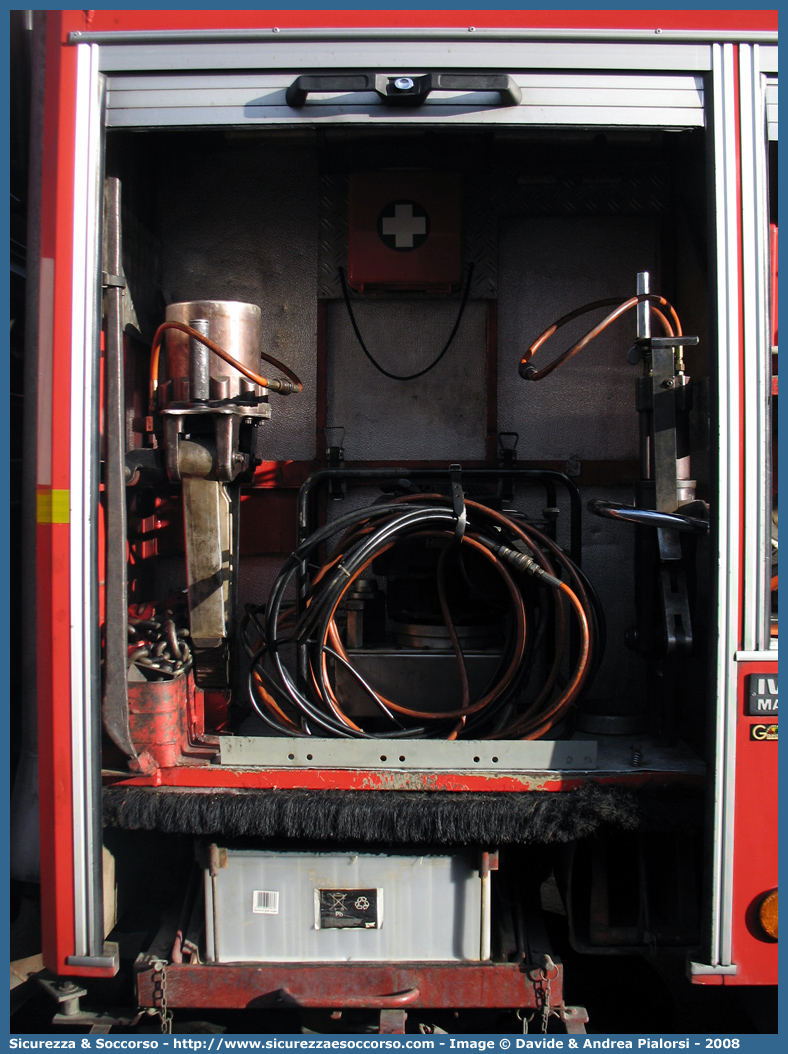 VF 17780
Corpo Nazionale Vigili del Fuoco
Iveco 190-26 TurboTech
Allestitore Iveco Magirus
Parole chiave: VVF;V.V.F.;Corpo;Nazionale;Vigili;del;Fuoco;AutoPompaSerbatoio;APS;AutoPompa;Iveco;190-26;TurboTech;VF;17786