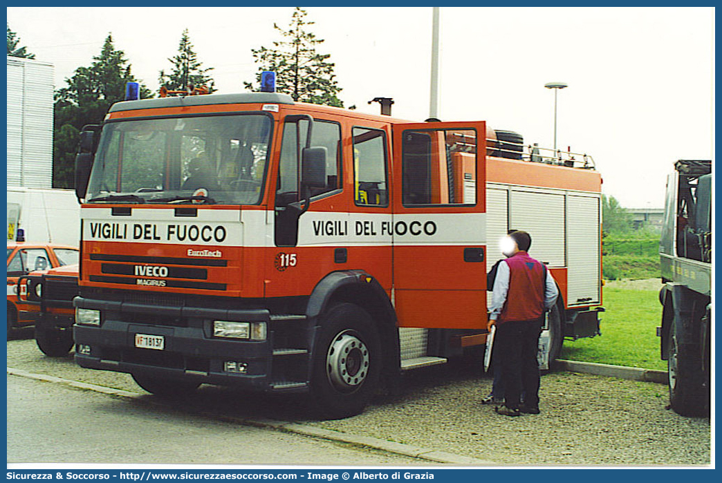 VF 18137
Corpo Nazionale Vigili del Fuoco
Iveco Magirus EuroTech 190E27 
Parole chiave: VVF;V.V.F.;Corpo;Nazionale;Vigili;del;Fuoco;AutoPompaSerbatoio;APS;A.P.S.;Iveco;Magirus;EuroTech;190E27